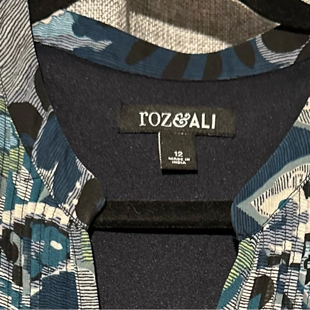 Roz & Ali Blue and Green Patterned Dress_3
